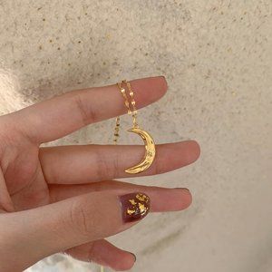 New 18k Gold Plated Alloy Crescent Moon Necklace